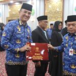 Kadis Kominfo Ariansyah dan Kadishub John Eka Powa Terima Tanda Kehormatan Satyalancana Karya Satya XXX Tahun dari Presiden RI