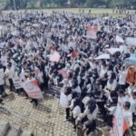 RIBUAN PEGAWAI HONORER PEMKAB  TANGGAMUS, MENGGELAR ORASI DI DEPAN KANTOR BUPATI