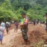 Bencana Alam Tanah Longsor di Desa Koto Rame, Babinsa Koramil 420-06/Muara Siau Turun Tangan Bersama Warga