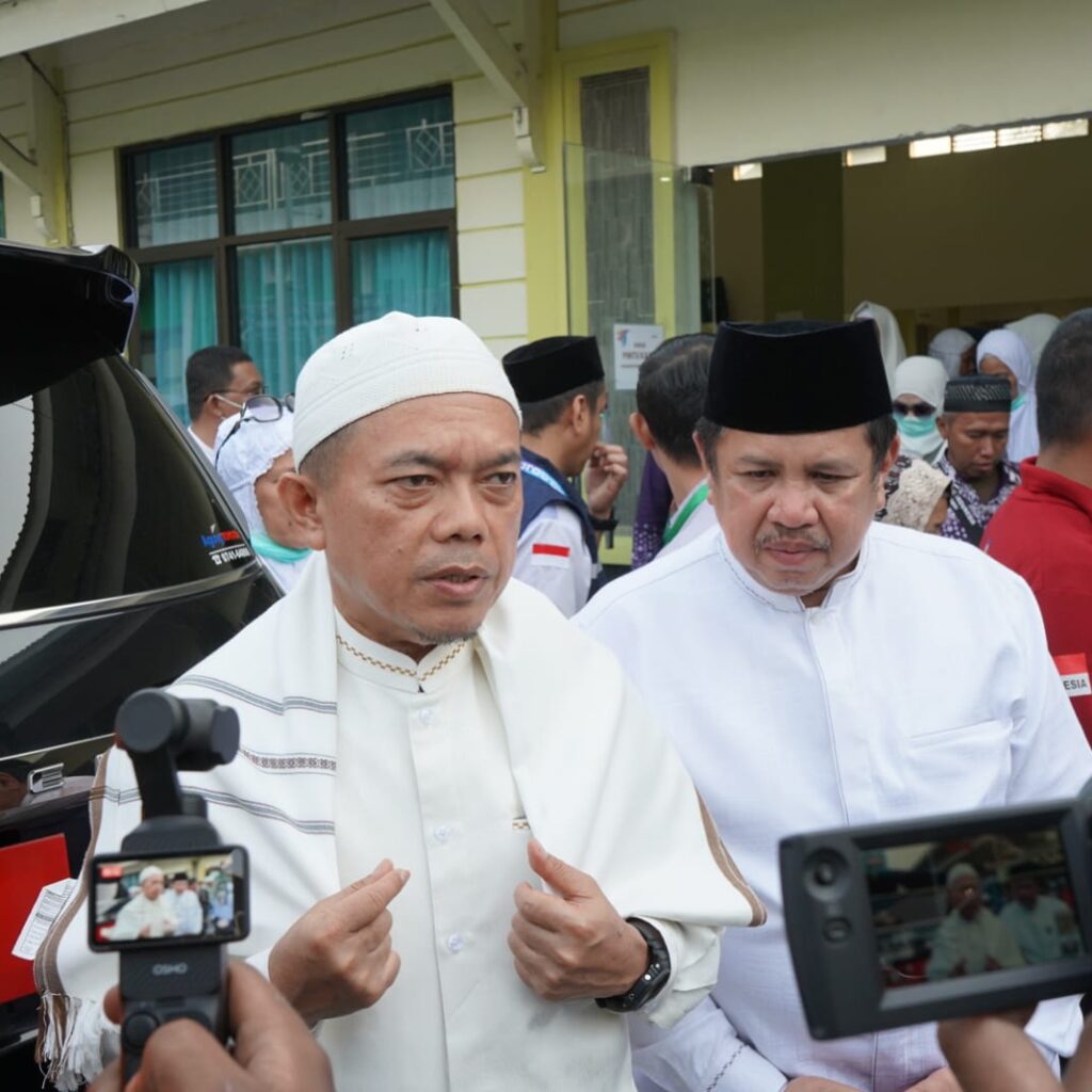 Sambut Kepulangan 428 Jemaah Haji Kloter 14 Provinsi Jambi, Gubernur Al Haris: Mohon Maaf Jika Pelayanan Masih Kurang