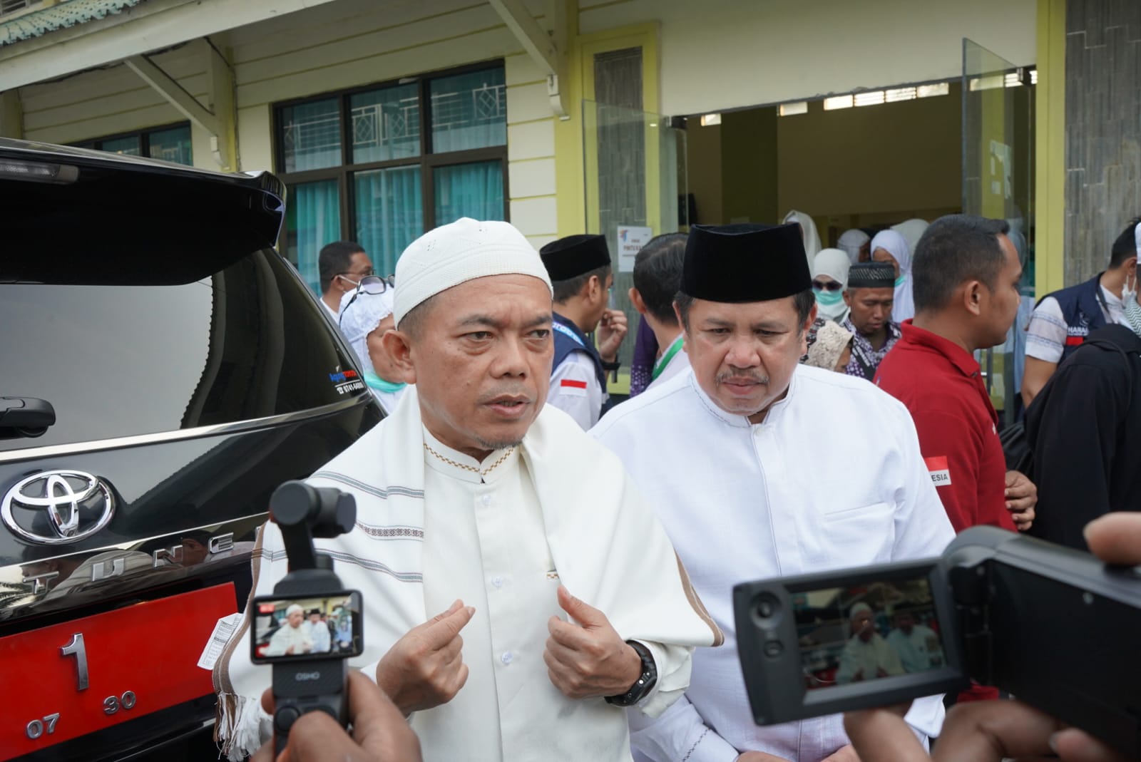 Sambut Kepulangan 428 Jemaah Haji Kloter 14 Provinsi Jambi, Gubernur Al Haris: Mohon Maaf Jika Pelayanan Masih Kurang