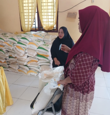 86 KPM Terima Bantuan Beras Cadangan Pakan di Desa Stadong