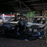 Demo Jambi Memanas: Pagar DPRD Ambruk, Pos Polisi dan 2 Mobil Kejaksaan Dibakar