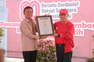 Gubernur Jambi Catat Rekor MURI dengan Pengibaran Bendera Terbanyak di JPO