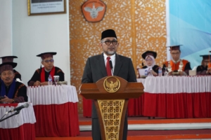 Sekda Sudirman: Wisuda Bukan Akhir, Melainkan Awal Pengabdian untuk Negeri