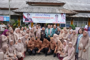 Gubernur Al Haris Dampingi Wamen PAN-RB Tinjau Pelaksanaan MBG di SMAN 10 Kota Jambi