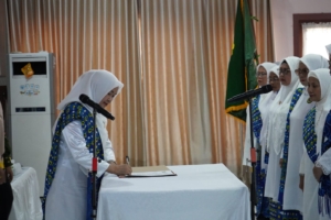 Hj. Hesti Haris Lantik Pengurus Daerah BKMT Kabupaten Bungo