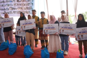 Gubernur Al Haris dan Bupati Kerinci Serahkan Bantuan Dumisake Pendidikan Kepada 320 Siswa