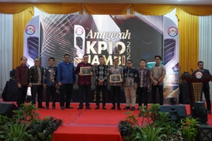 Diskominfo Provinsi Jambi Raih Penghargaan Penyelenggara Peduli Penyiaran pada Anugerah KPID Jambi 2025