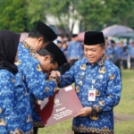 Di Momen HUT KORPRI Ke-54, Gubernur Al Haris Serahkan 6.438 SK ASN P3K