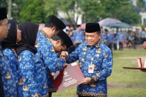 Di Momen HUT KORPRI Ke-54, Gubernur Al Haris Serahkan 6.438 SK ASN P3K