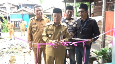 Gubernur Al Haris Salurkan 51 Bantuan Bedah Rumah di Tanjab Barat