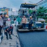 Kapolres Karawang dan Forkopimda Lakukan Pengecekan Perbaikan Jalan Strategis pada Operasi Lilin Lodaya 2025