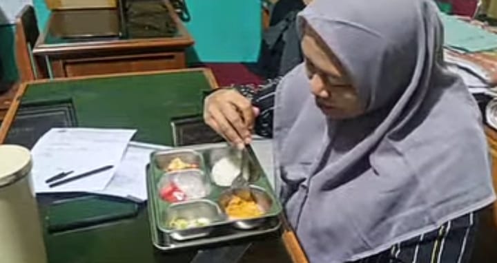 SMP Negeri 4 Kotabaru Lakukan Uji Olganoleptik PIC MBG Sebelum Didistribusikan Ke Siswa