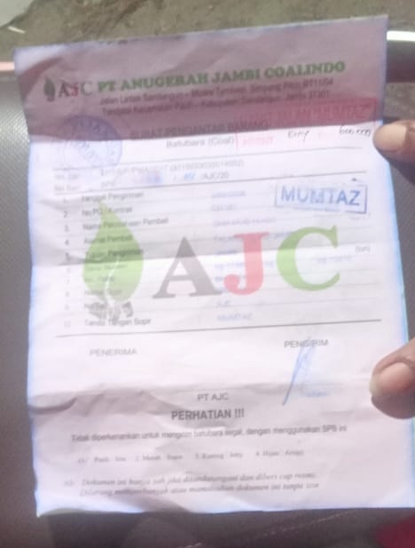 Tabrakan Maut di Tanjung Pauh KM 32: Motor Hantam Truk Batu Bara Tanpa Rambu, Pengendara Luka Berat