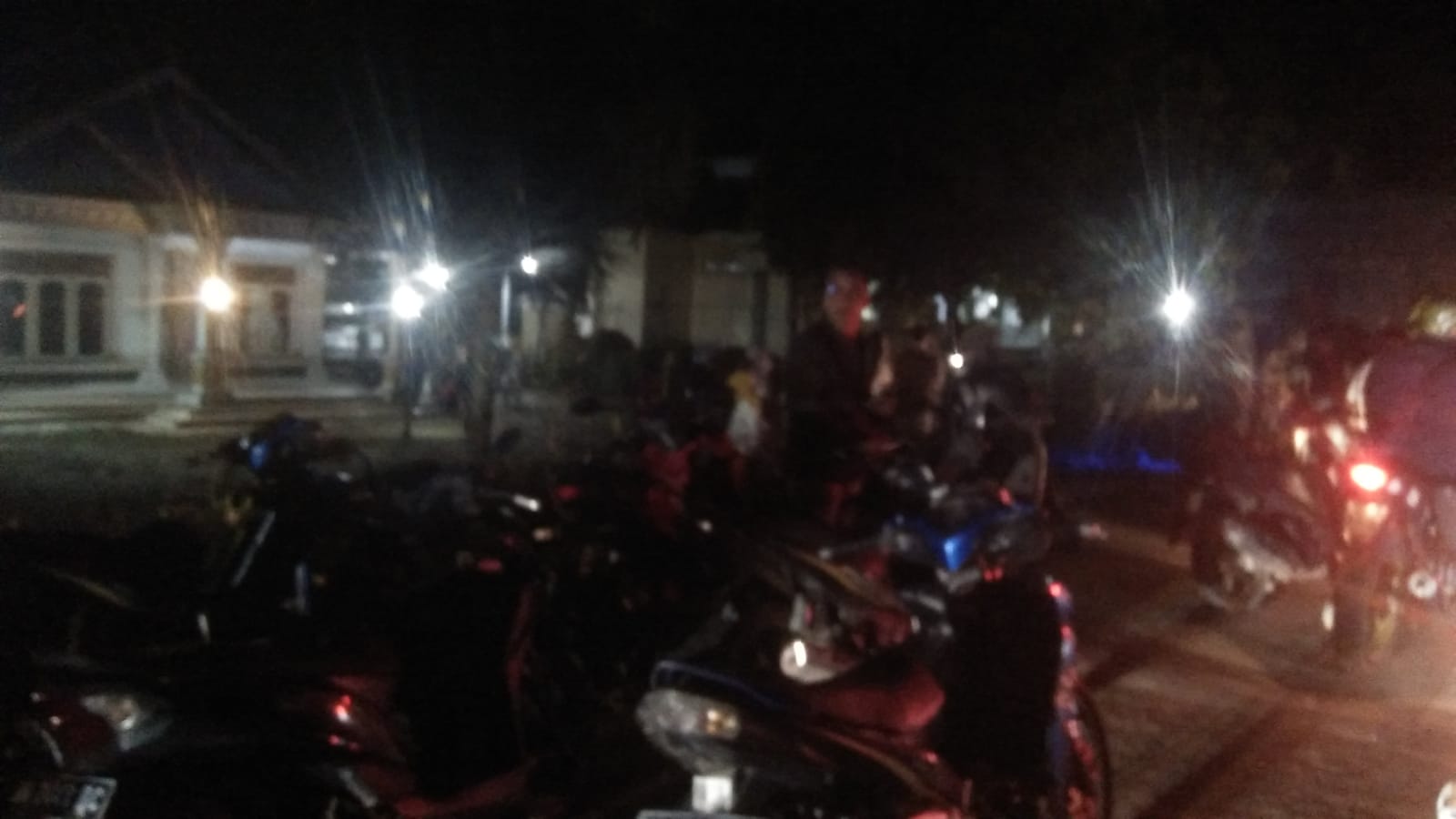 Tabrakan Maut di Tanjung Pauh KM 32: Motor Hantam Truk Batu Bara Tanpa Rambu, Pengendara Luka Berat