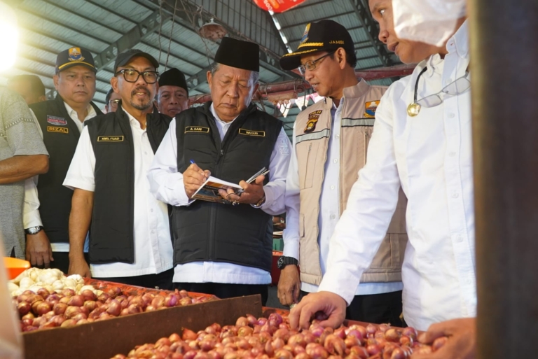Sidak Pangan Jelang Idul Fitri, Wagub Sani Turun ke Pasar Angso Duo Cek Stabilitas Harga