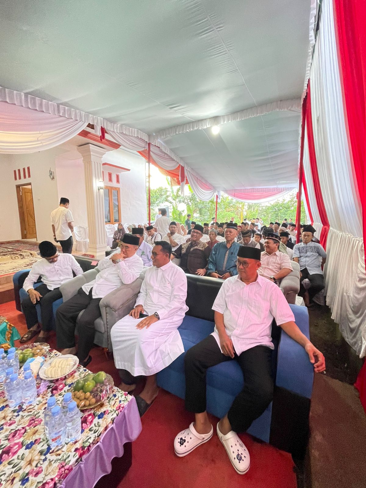 bupati tanggamus moh saleh asnawi menghadiri buka puasa bersama kader pks di pekon rowosari