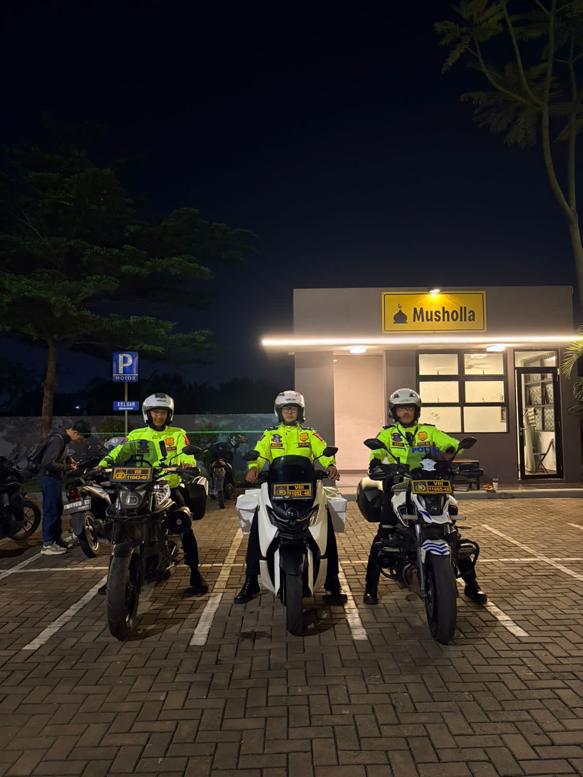 Santap Sahur Gratis Polres Karawang