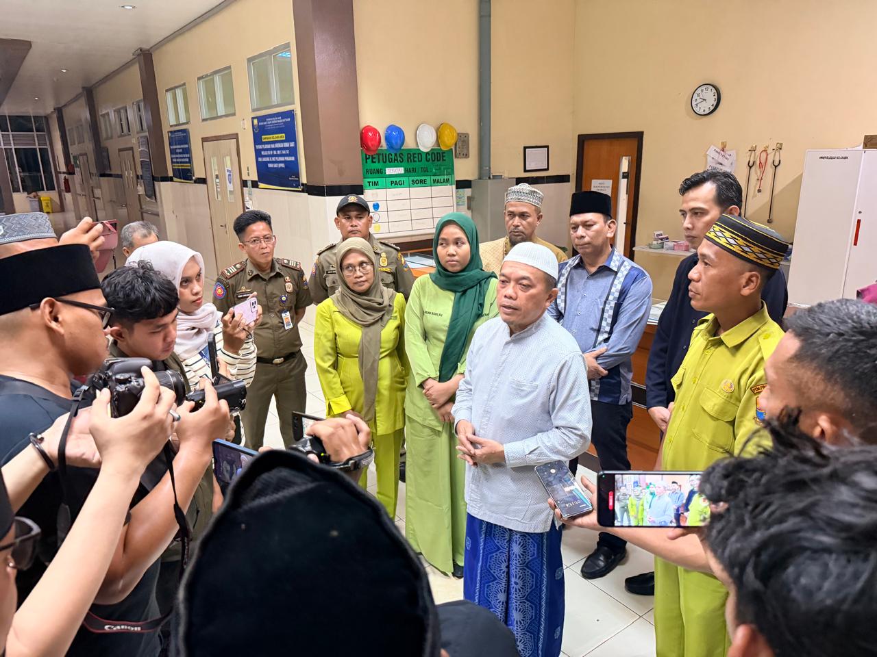 Kunjungan Gubernur Al Haris RSUD Raden Mattaher: Pastikan Layanan Tetap Prima Saat Lebaran Kunjungan Gubernur Al Haris RSUD Raden Mattaher malam takbiran Idul Fitri