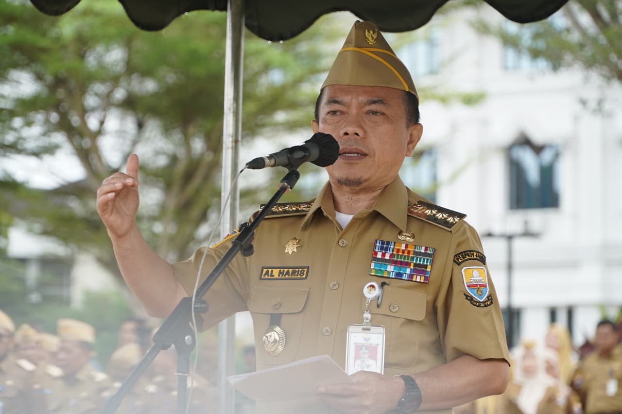 Gubernur Al Haris Minta ASN Bekerja Maksimal Hadapi Tantangan Global dan Percepat Kinerja Strategis Gubernur Al Haris Minta ASN Bekerja Maksimal Hadapi Tantangan Global