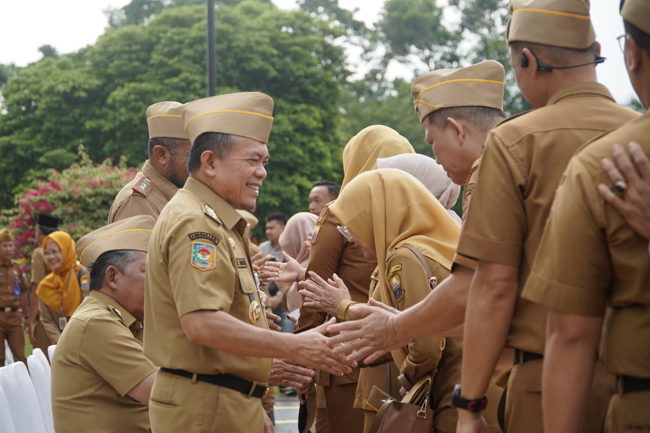 Gubernur Al Haris Minta ASN Bekerja Maksimal Hadapi Tantangan Global dan Percepat Kinerja Strategis Gubernur Al Haris Minta ASN Bekerja Maksimal Hadapi Tantangan Global