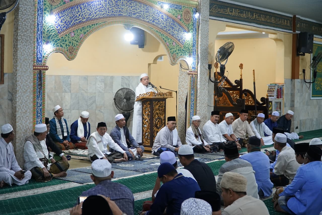 Safari Subuh Gubernur Al Haris di Masjid Raya Magat Sari, Imbau Terkait Ancaman Kemarau 2026 Safari Subuh Gubernur Al Haris di Masjid Raya Magat Sari, Imbau Terkait Ancaman Kemarau 2026