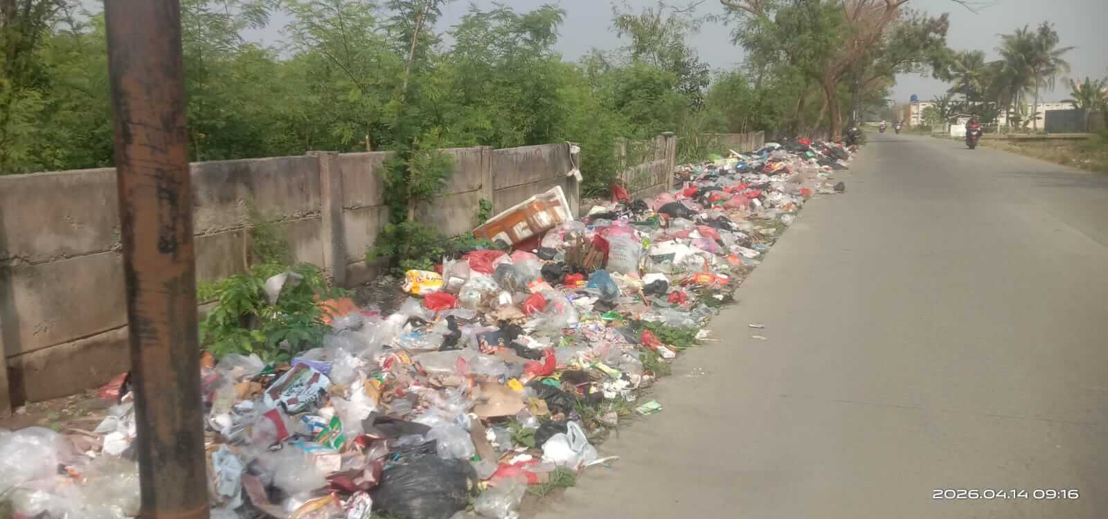 tumpukan sampah di Rajeg