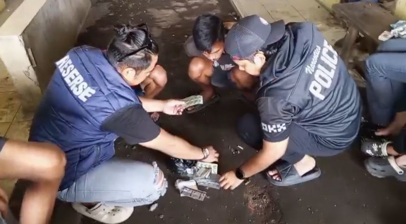 Polres Karawang Ringkus 2 Pengedar Obat Keras Terlarang di Purwasari