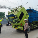 Respon Cepat Kapolsek Citeureup Urai Kemacetan Parah Akibat Dump Truck Mogok