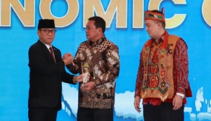 Bupati Tangerang Raih Penghargaan Economic Growth Ajang National Governance Awards 2026