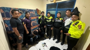 Razia Helm Satlantas Polres Karawang Berujung Tangkap Pengedar Sabu di Bundaran Ciplaz