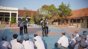 Satlantas Polres Karawang Police Goes to School di SMAN 4 Karawang