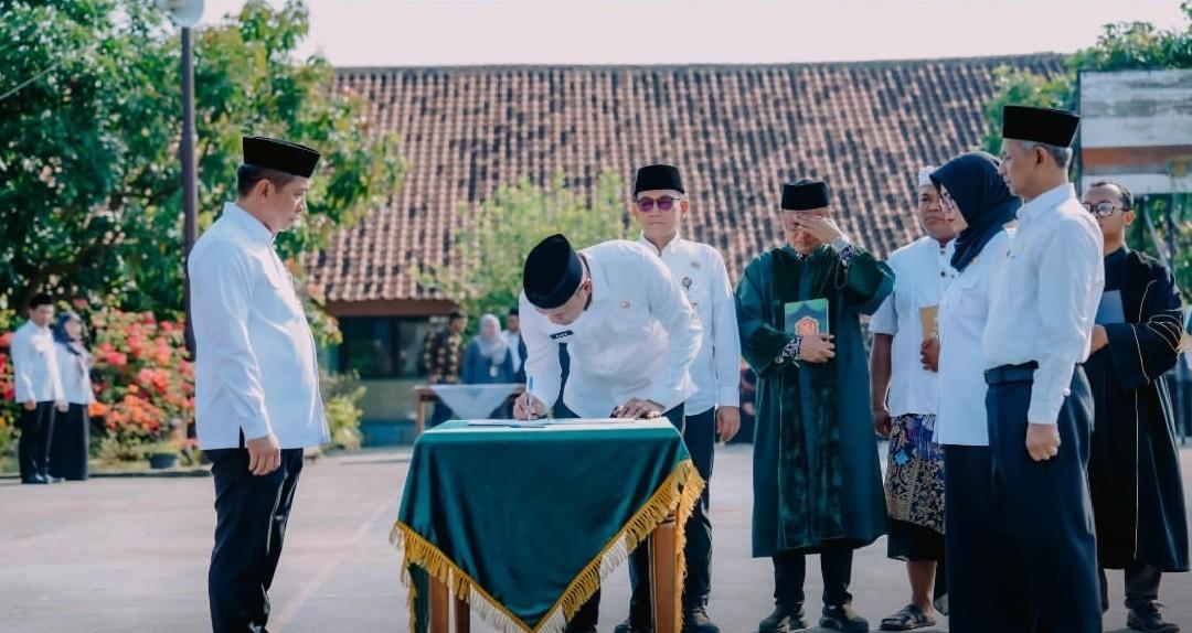 PELANTIKAN KEPALA SEKOLAH KARAWANG 2026: 364 ASN Resmi Dikukuhkan, Bupati Aep Tegaskan Integritas Pendidikan PELANTIKAN KEPALA SEKOLAH KARAWANG 2026