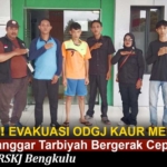 EVAKUASI ODGJ KAUR MENGAMUK, TRC DMF Langgar Tarbiyah Bergerak Cepat Evakuasi ke RSKJ Bengkulu