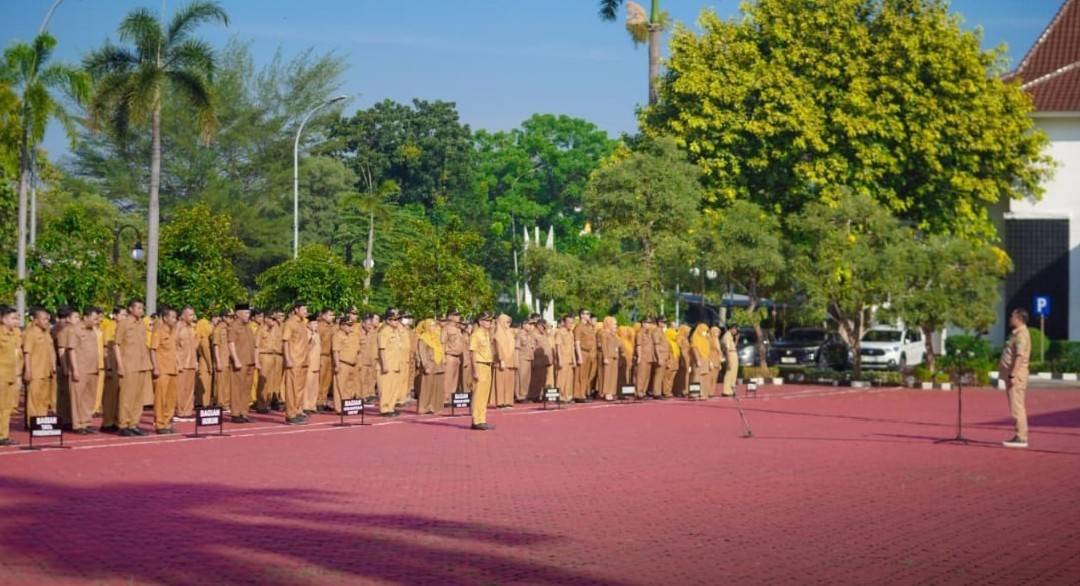 Kedisiplinan ASN Karawang Digenjot, Wabup Pimpin Apel Pagi Penuh Penegasan