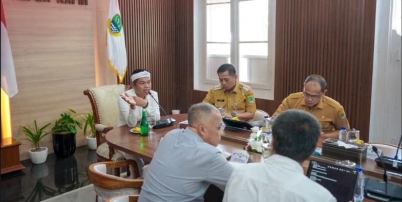 Pemprov Jabar Koordinasi dengan Pemkab Karawang dan Pelaku Usaha terkait Penataan Tambang dan Kabel Udara