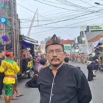 Kontingen Karawang tampil dalam Kirab Mahkota Binokasih 2026 dengan budaya khas Sunda