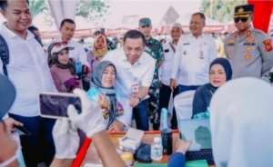 Masyarakat memadati Gebyar PATEN di Kecamatan Cilamaya Kulon Karawang