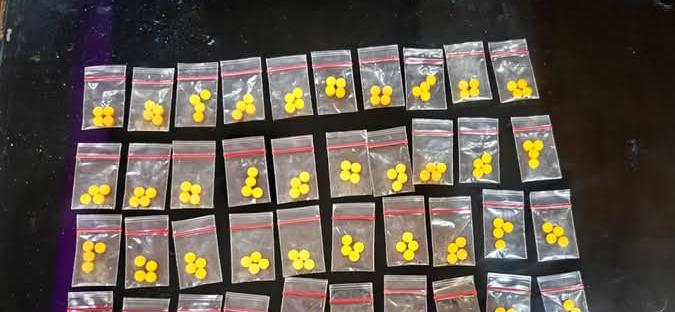 Polisi Grebek Pengedar Obat Keras Ilegal di Pakuhaji: Ratusan Butir Pil Disita Polisi Grebek Pengedar Obat Keras Ilegal di Pakuhaji: Ratusan Butir Pil Disita