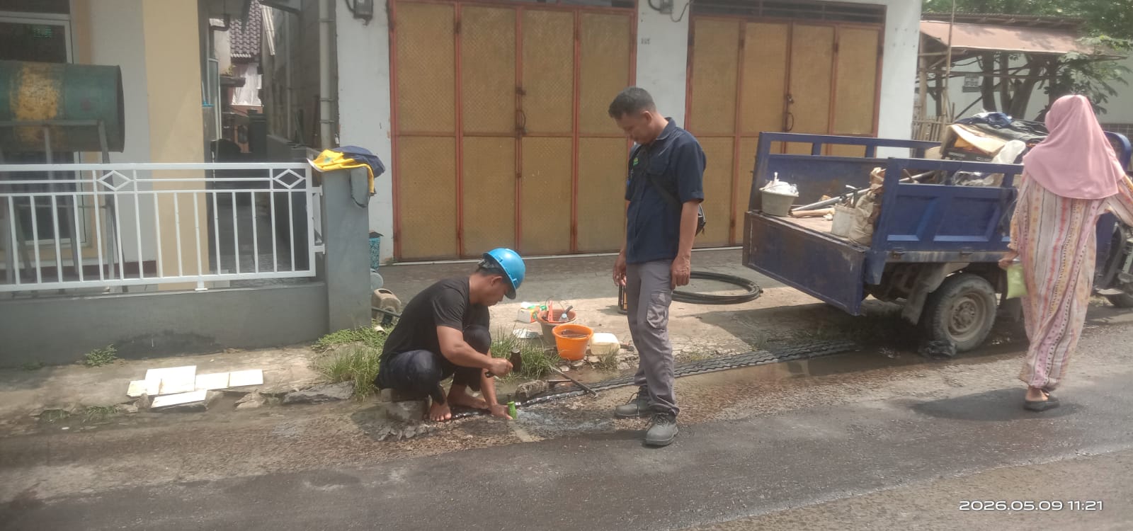 Pipa Bocor di Cilongok Pasar Kemis Akibat Tekanan Kendaraan, PT Aetra Air Tangerang Gercep Lakukan Perbaikan