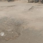 Jalan Berlubang di Kampung Picung Bikin Ojol Ngeluh, Minta Pemkab Tangerang Gercep