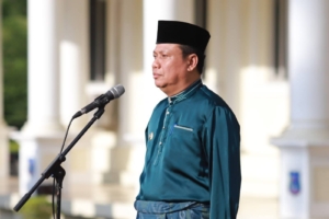 Wabup Katamso saat memimpin upacara Hardiknas 2026 di Tanjung Jabung Barat
