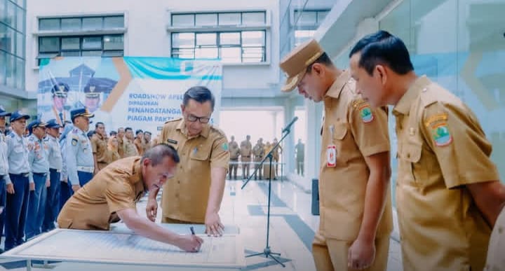 Apel pagi ASN dan penandatanganan pakta integritas di Pemkab Karawang