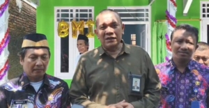 Penyerahan rumah gratis Kopsyah BMI kepada warga Mauk Kabupaten Tangerang