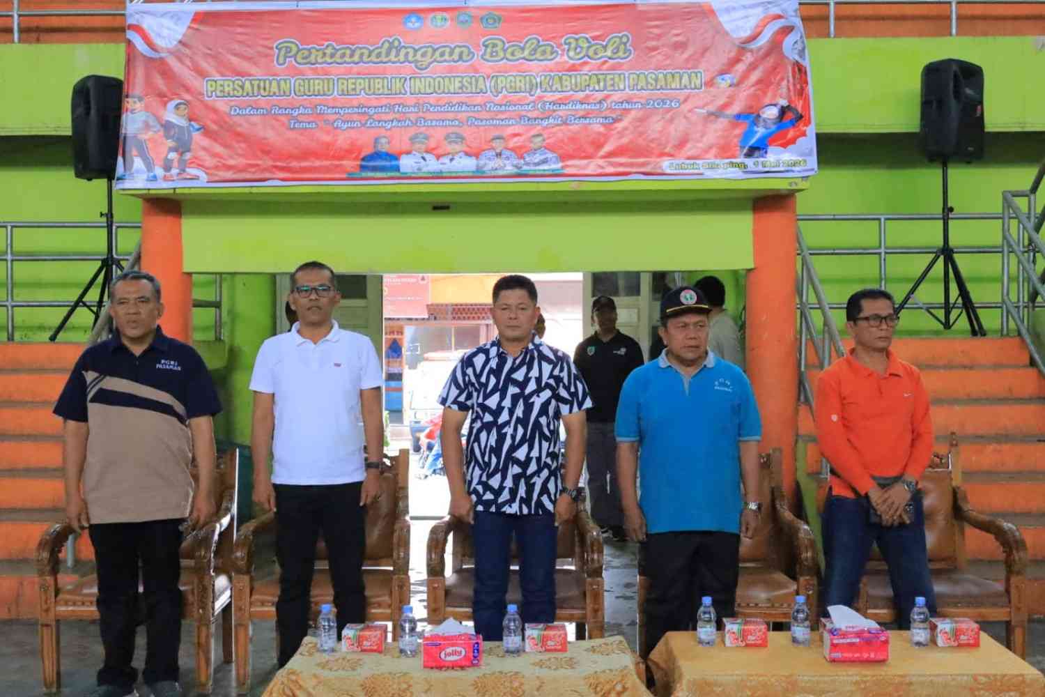 Meriahkan Hardiknas 2026, Bupati Welly Suheri Buka Turnamen Volly PGRI Pasaman Meriahkan Hardiknas 2026, Bupati Welly Suheri Buka Turnamen Volly PGRI Pasaman