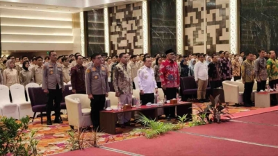 Gubernur Al Haris menghadiri rapat Program Makan Bergizi Gratis di Jambi