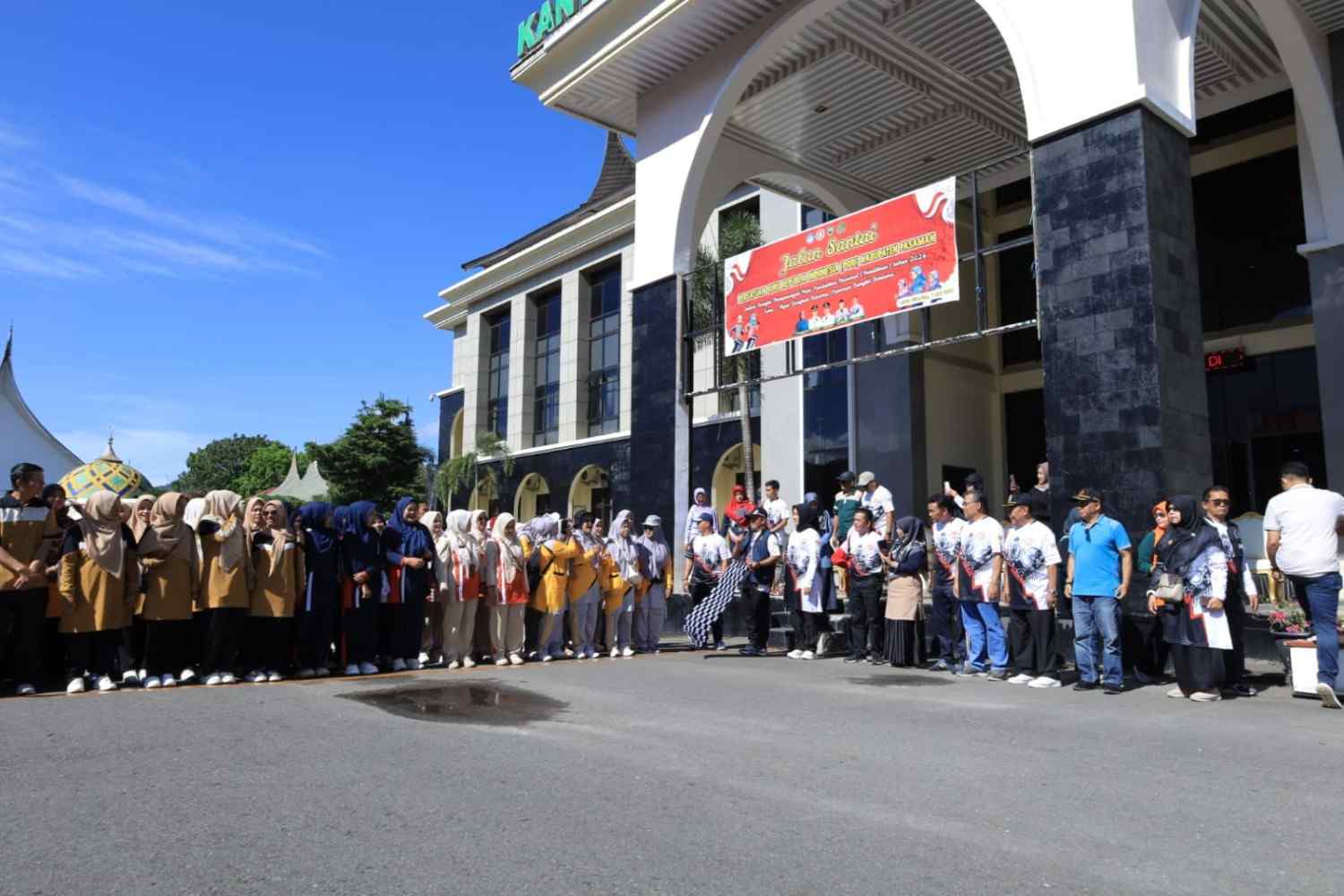 Meriah! Ribuan Guru Pasaman Ikuti Gerak Jalan Hardiknas 2026, Dilepas Bupati Welly Suheri Ribuan Guru Pasaman Ikuti Gerak Jalan Hardiknas 2026, Dilepas Bupati Welly Suheri
