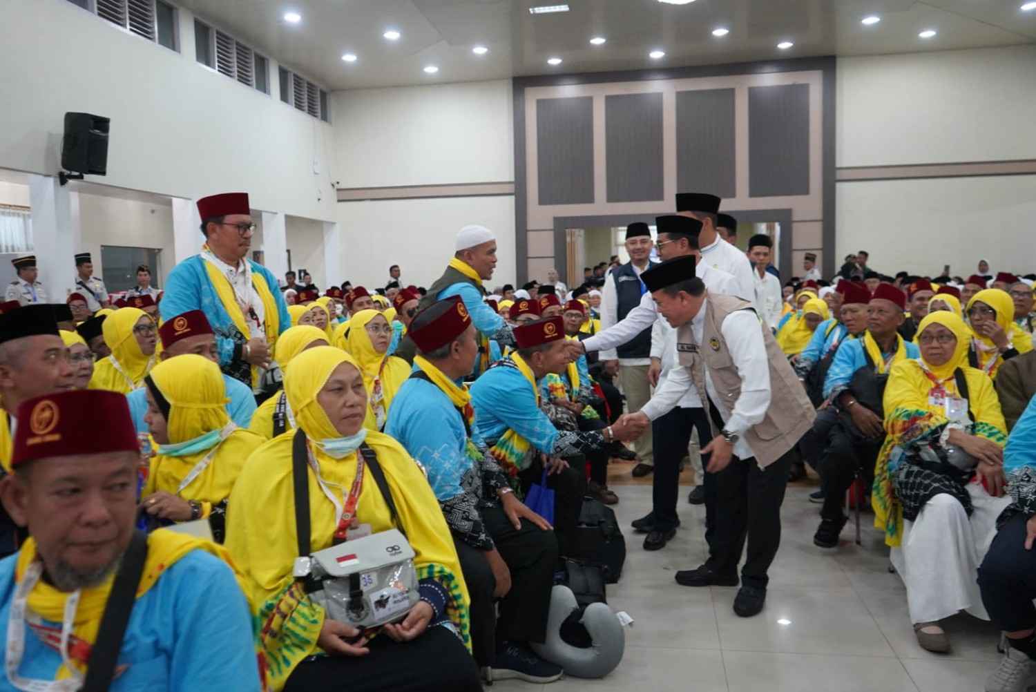 Gubernur Al Haris saat melepas kloter pertama jemaah haji Provinsi Jambi 2026