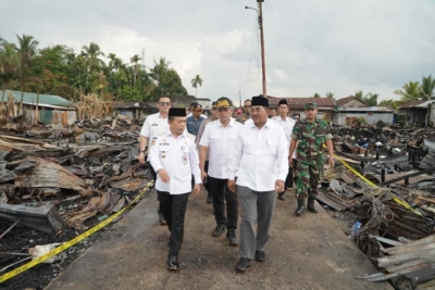 Gubernur Al Haris meninjau lokasi kebakaran di Teluk Nilau Tanjung Jabung Barat
